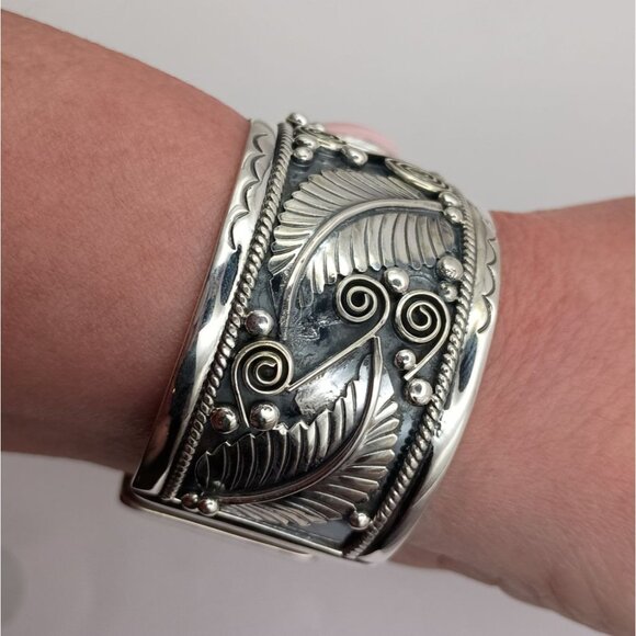 Southwest Cowgirl Sterling Silver Pink Conch Shell Cuff Bracelet 56g 1 1/4" Wide - Picture 3 of 7